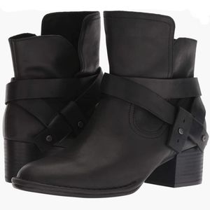 ugg elysian tie ankle boot
